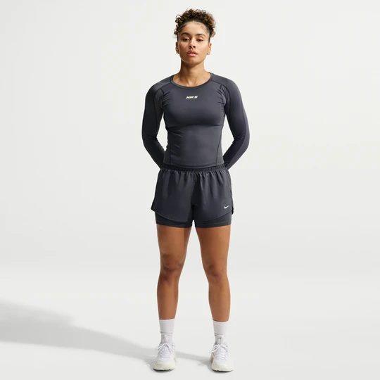 Zdjęcie produktu Damskie spodenki o średnim stanie 2 w 1 Dri-FIT Nike One 7, 5 cm - Szary