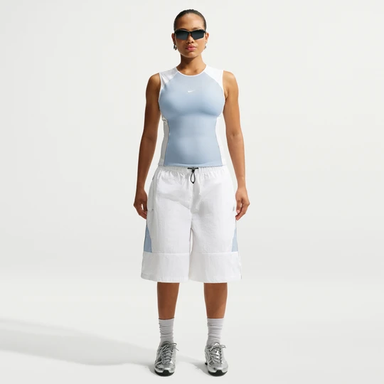 Zdjęcie produktu Damskie spodenki z tkaniny Nike - Biel