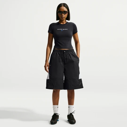 Zdjęcie produktu Damskie spodenki z tkaniny Nike - Czerń