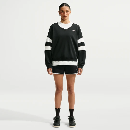 Zdjęcie produktu Damskie spodenki ze średnim stanem Nike Chill Knit - Czerń