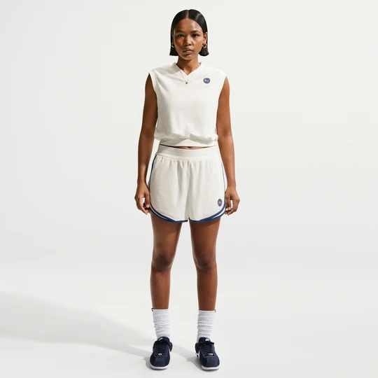 Zdjęcie produktu Damskie spodenki ze średnim stanem Nike Chill Terry - Biel