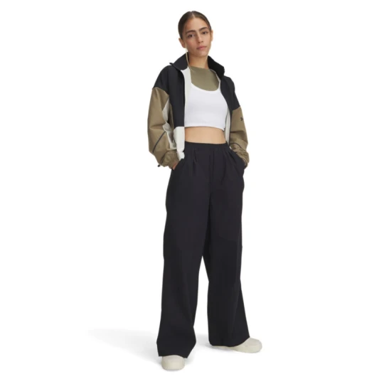 Zdjęcie produktu Damskie spodnie casual tkaninowe Under Armour UA Unstoppable Wvn Parachute - czarne