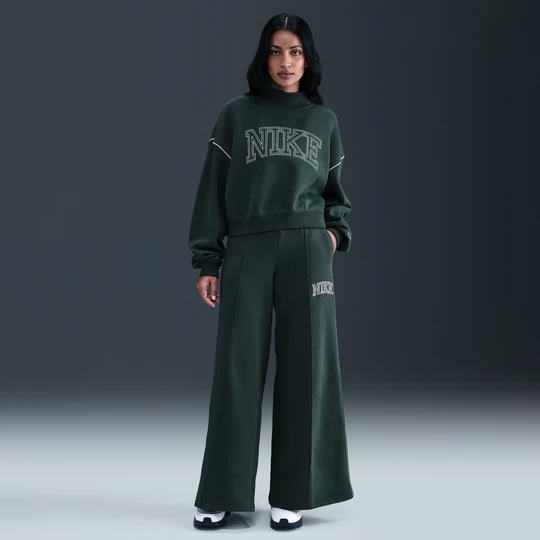 Zdjęcie produktu Damskie spodnie dresowe z szerokimi nogawkami Nike Phoenix Fleece - Zieleń