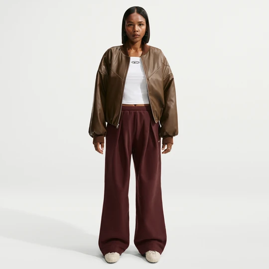 Zdjęcie produktu Damskie spodnie o kroju oversize z wysokim stanem, plisami i nogawkami bez ściągaczy Nike Studio Fleece Heavyweight - Fiolet