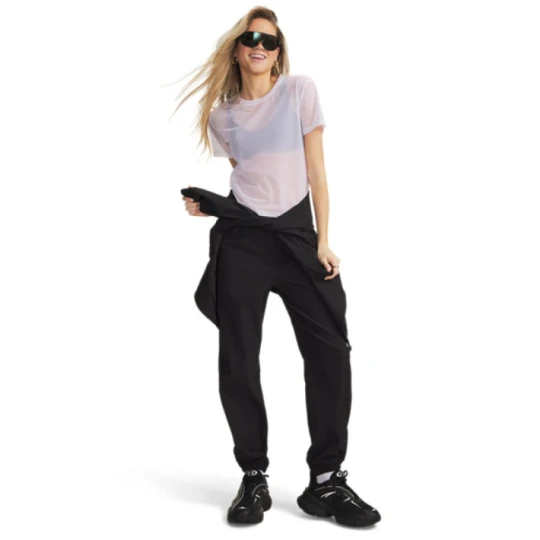 Zdjęcie produktu Damskie spodnie tkaninowe joggery Under Armour Unstoppable Wvn Jogger - czarne