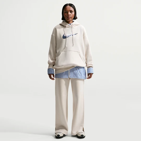 Zdjęcie produktu Damskie spodnie z wysokim stanem, szerokimi nogawkami i logo Nike Phoenix Fleece - Brązowy