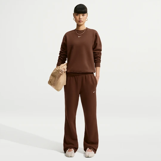 Zdjęcie produktu Damskie spodnie ze średnim stanem i rozciętym dołem Nike Studio Fleece Medium Weight - Brązowy