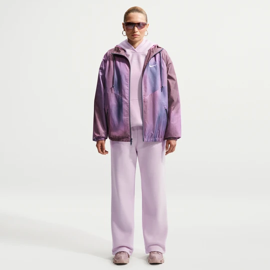 Zdjęcie produktu Damskie spodnie ze średnim stanem i rozciętym dołem Nike Studio Fleece Medium Weight - Fiolet