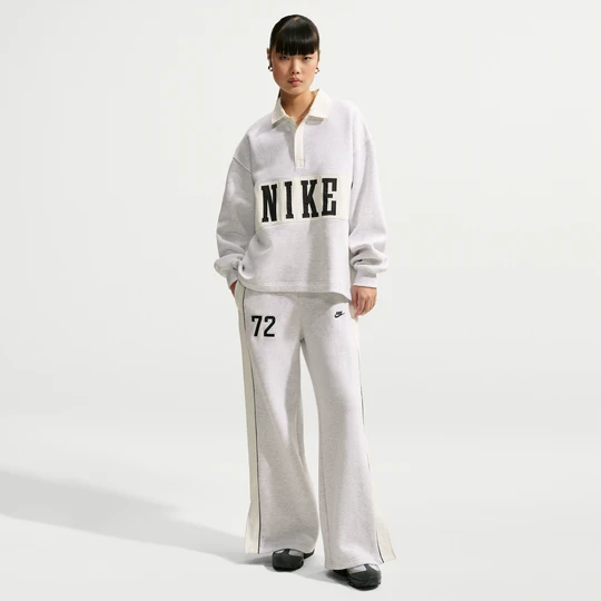 Zdjęcie produktu Damskie spodnie ze średnim stanem i szerokimi nogawkami Nike Studio Fleece Medium Weight - Brązowy