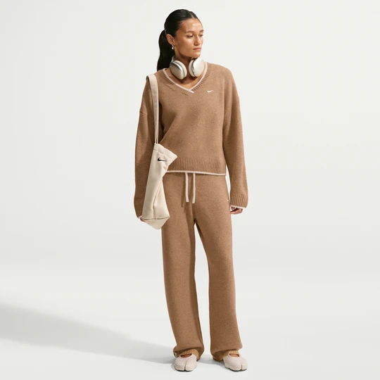 Zdjęcie produktu Damskie spodnie ze średnim stanem Nike Chill Knit - Brązowy
