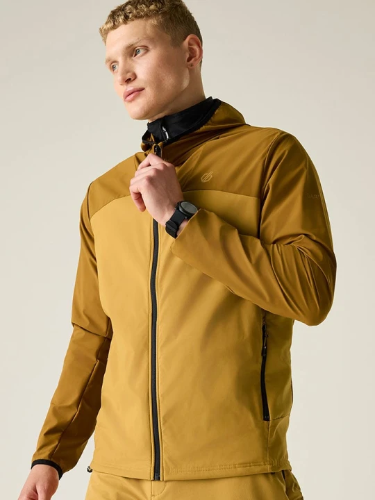 Zdjęcie produktu Dare 2b Kurtka softshellowa "Endurance" w kolorze beżowo-karmelowym rozmiar: 3XL