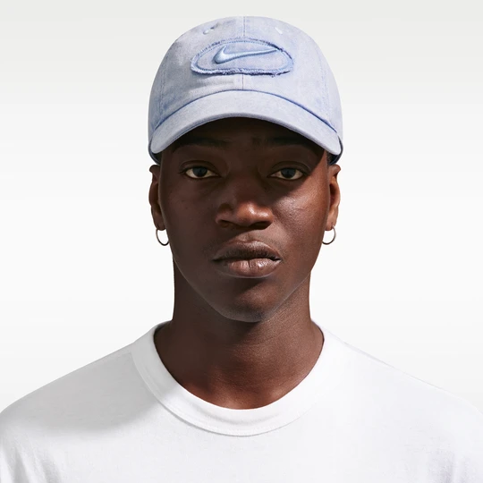 Zdjęcie produktu Denimowa czapka o nieusztywnianej konstrukcji z naszywką Nike Club - Niebieski