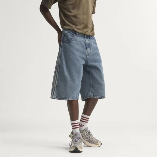 Zdjęcie produktu DENIMOWE SZORTY Z PROSTYMI NOGAWKAMI I ŚREDNIM STANEM FIREBIRD ADICOLOR Adidas Worn Blue Denim