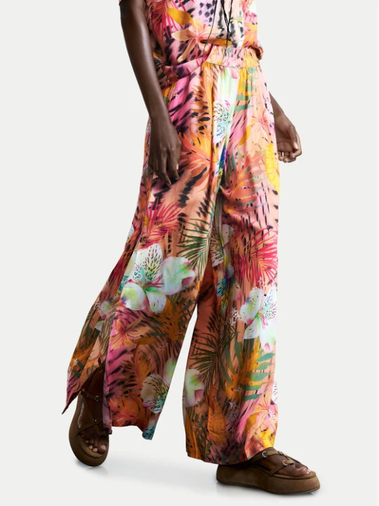 Zdjęcie produktu Desigual Spodnie materiałowe Swim Nasau 26SWPW56 Kolorowy Relaxed Fit
