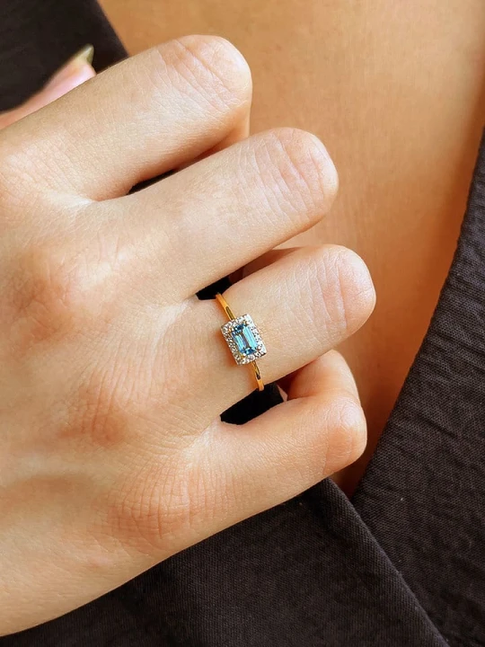 Zdjęcie produktu DIA DIAMONDS Pozłacany pierścionek z diamentami i topazem rozmiar: 58