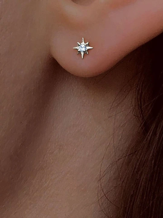 Zdjęcie produktu DIA DIAMONDS Srebrne kolczyki-wkrętki z diamentami rozmiar: onesize