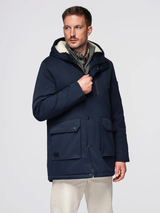 Zdjęcie produktu Długa męska kurtka parka z kożuszkiem – granatowa V2 - Rozmiar: S Ombre Clothing