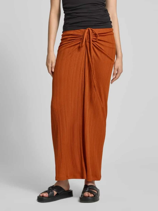Zdjęcie produktu długa spódnica z marszczeniami i wiązaniem Gina Tricot Camel