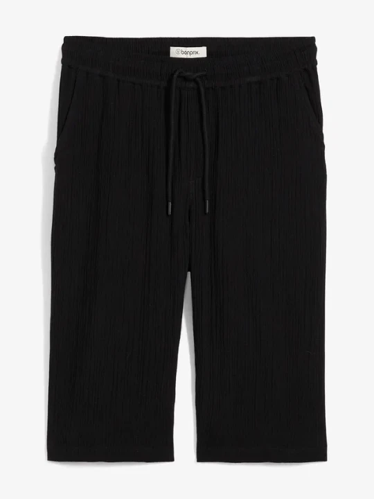 Zdjęcie produktu Długie bermudy Loose Fit z przewiewnego muślinu BonPrix czarny