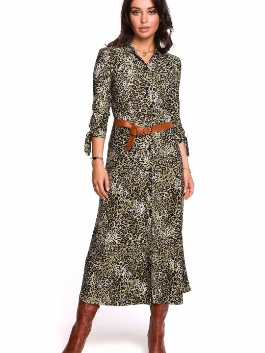 Zdjęcie produktu Dłuższa sukienka koszulowa z kołnierzykiem zielona panterka Be Wear