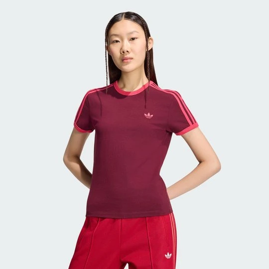 Zdjęcie produktu DOPASOWANA KOSZULKA Z 3 PASKAMI Adidas bordowy