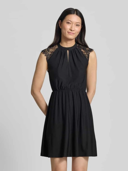 Zdjęcie produktu Dopasowana sukienka casualowa z obszyciem koronką model 'MILLA' Vero Moda Czarny
