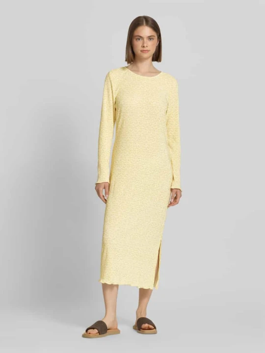 Zdjęcie produktu Dopasowana sukienka casualowa ze wzorem na całej powierzchni model 'FLORA' Pieces Jasnożółty