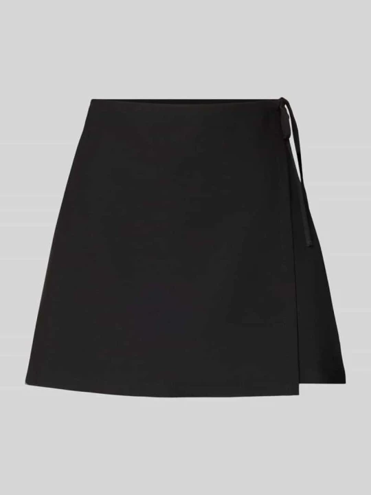Zdjęcie produktu Dopasowany krój spódnica mini w kopertowy styl model 'BOSELLA' Pieces Czarny