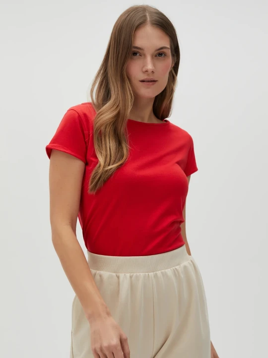 Zdjęcie produktu Dopasowany t-shirt czerwony Moodo