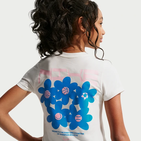 Zdjęcie produktu Dopasowany T-shirt o skróconym kroju dla dużych dzieci (dziewcząt) Nike - Biel