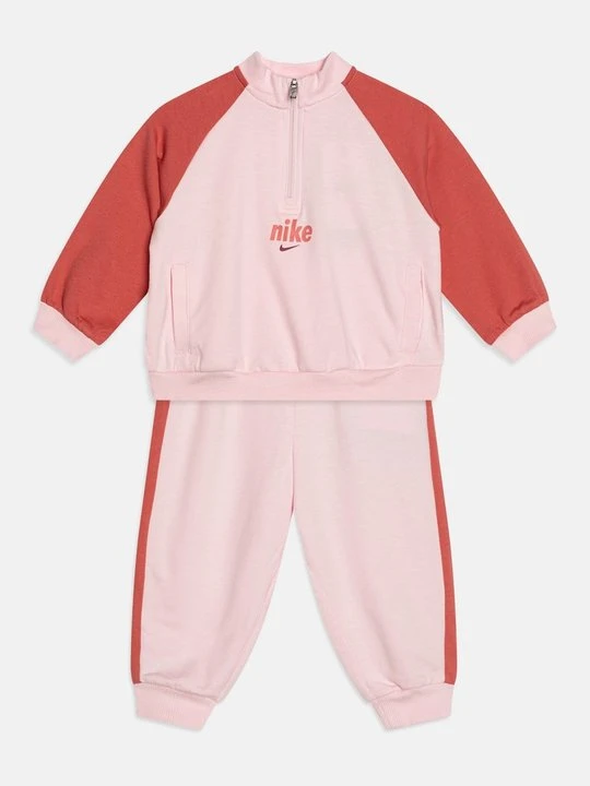 Zdjęcie produktu Dres Nike różowy