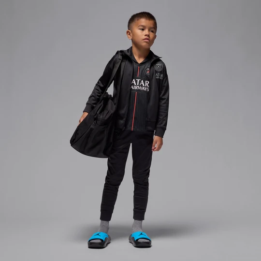 Zdjęcie produktu Dres piłkarski z dzianiny dla dużych dzieci Jordan Dri-FIT Paris Saint-Germain Strike (wersja czwarta) - Czerń