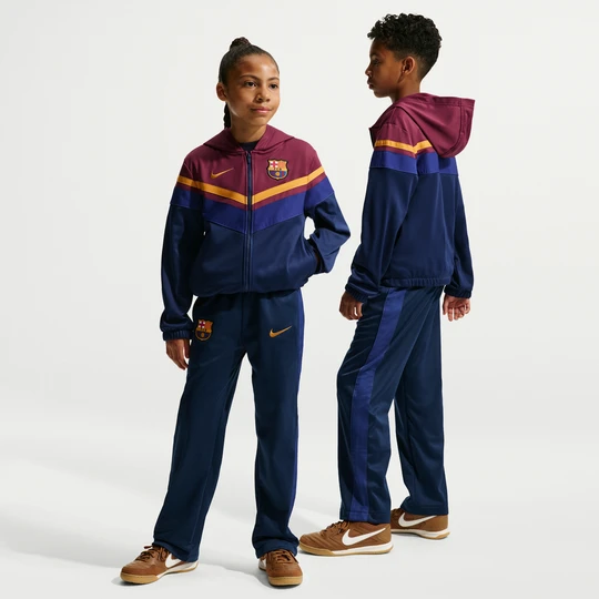Zdjęcie produktu Dres piłkarski z kapturem dla dużych dzieci FC Barcelona Home Nike Dri-FIT - Czerwony