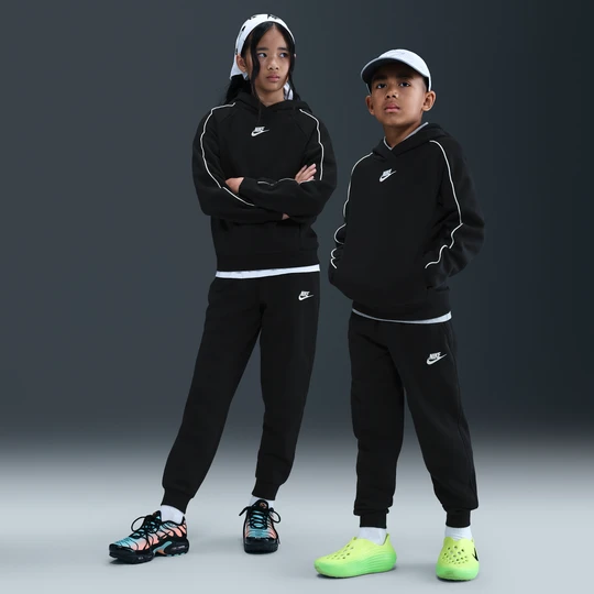Zdjęcie produktu Dres z kapturem dla dużych dzieci Nike Club Fleece - Czerń