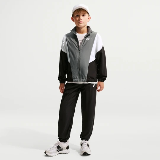 Zdjęcie produktu Dres z tkaniny dla dużych dzieci Nike - Czerń