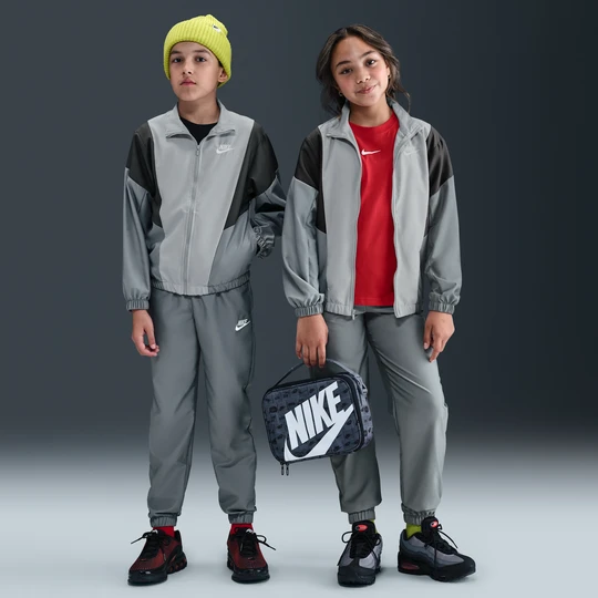 Zdjęcie produktu Dres z tkaniny dla dużych dzieci Nike - Szary