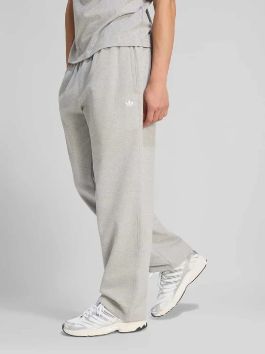 Zdjęcie produktu Dresowe spodnie o kroju loose fit z mieszanka bawełny adidas Originals Średnioszary melanż