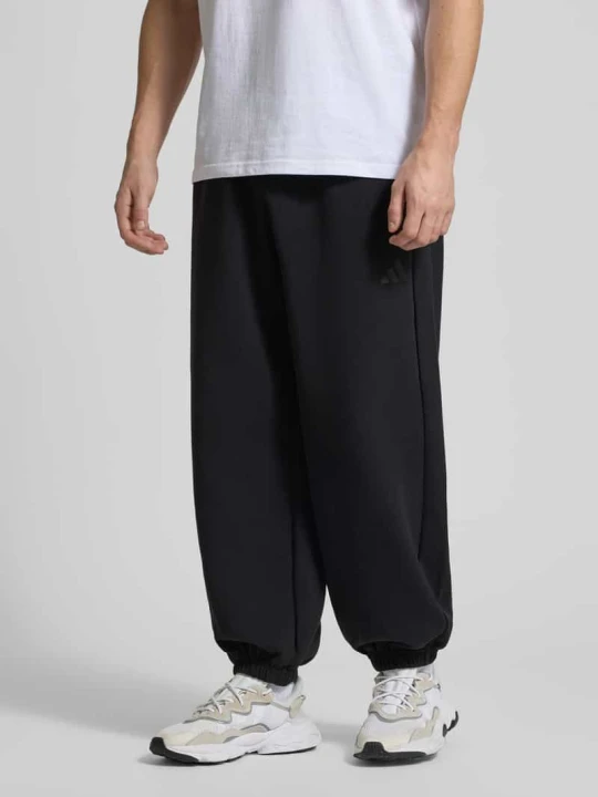 Zdjęcie produktu Dresowe spodnie w kroju comfort fit z nadrukiem logo Adidas Czarny