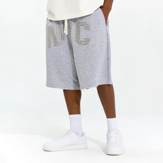 Zdjęcie produktu Dresowe szare szorty z aplikacją NYC z ćwieków House