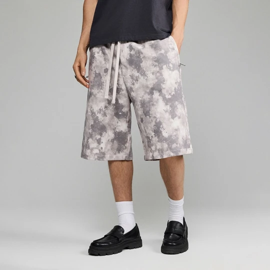 Zdjęcie produktu Dresowe szorty we wzór abstract camo House
