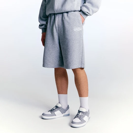 Zdjęcie produktu Dresowe szorty za kolano z haftem czarne House szary