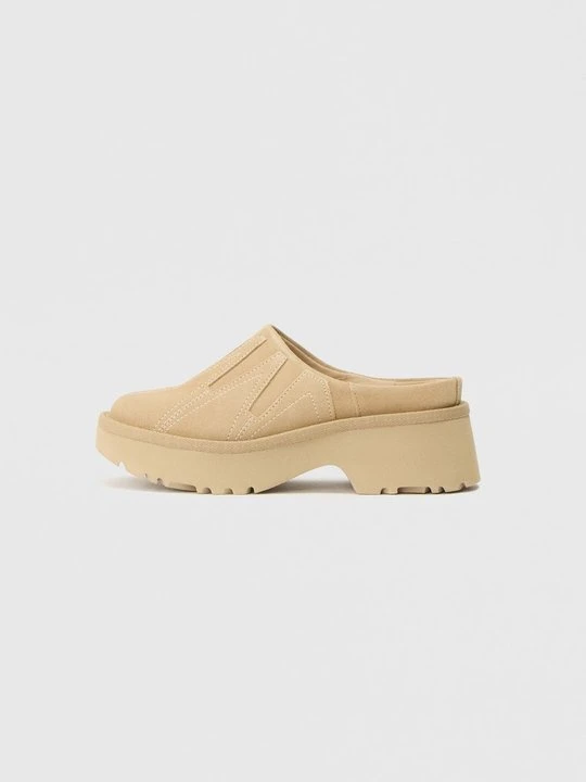 Zdjęcie produktu Klapki na obcasie UGG piaskowy