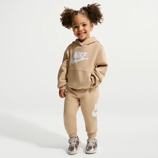 Zdjęcie produktu Dwuczęściowy dzianinowy zestaw dla maluchów Nike Club - Brązowy
