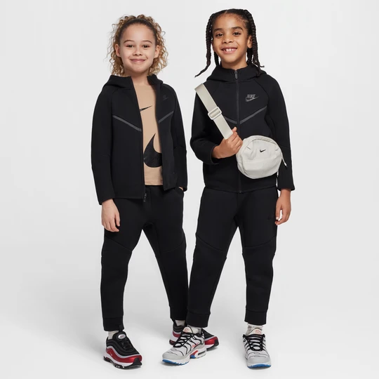 Zdjęcie produktu Dwuczęściowy zestaw z bluzą z zamkiem na całej długości dla małych dzieci Tech Fleece Nike - Czerń