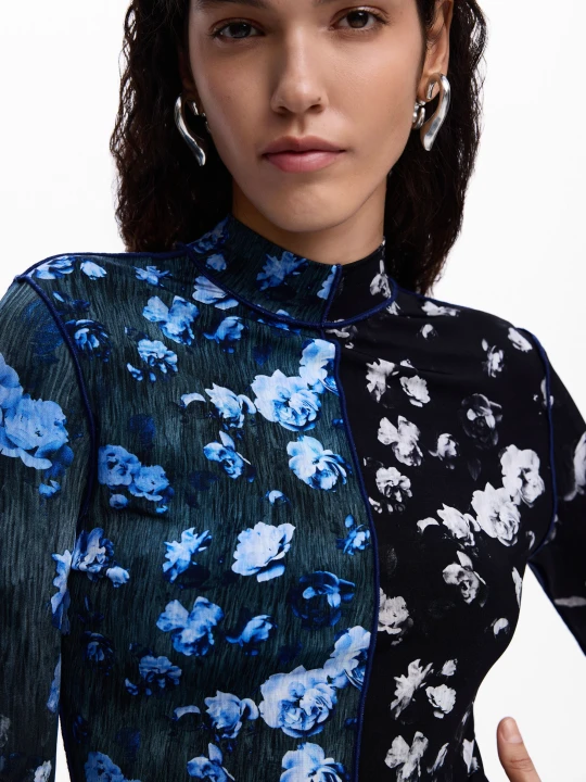 Zdjęcie produktu Dwukolorowa koszulka w kwiaty Desigual czarny