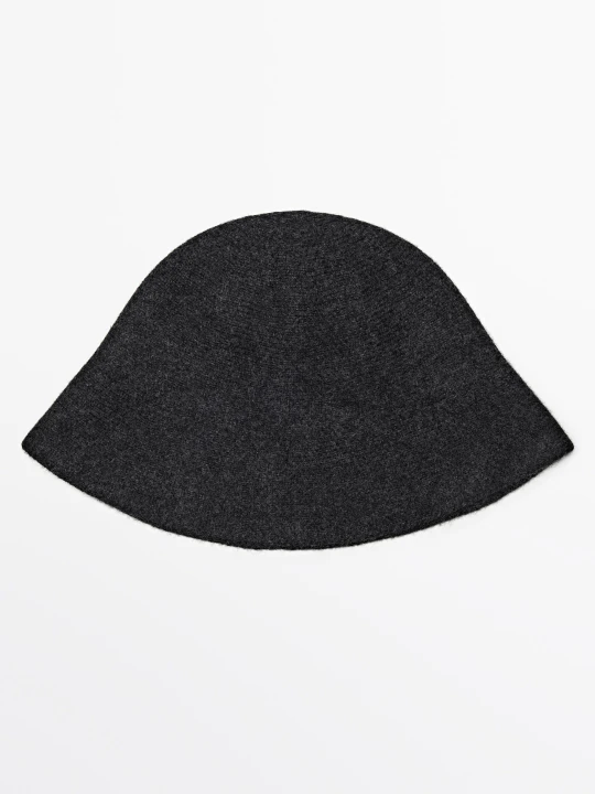 Zdjęcie produktu Dzianinowa Czapka Typu Bucket - Szary Antracytowy - Massimo Dutti - Female
