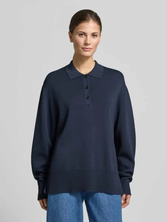 Zdjęcie produktu Dzianinowa koszulka polo w kroju wide fit - curated by Tinvcb Style Icon Collection Ciemnoniebieski