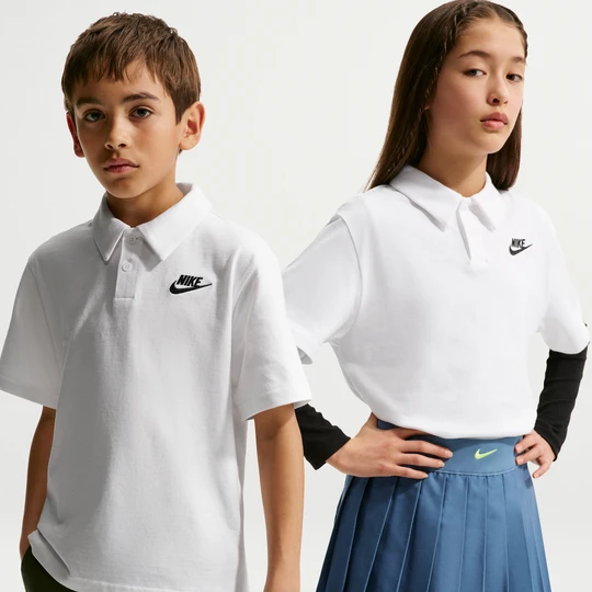 Zdjęcie produktu Dzianinowa koszulka polo z krótkim rękawem dla dużych dzieci Nike Club - Biel