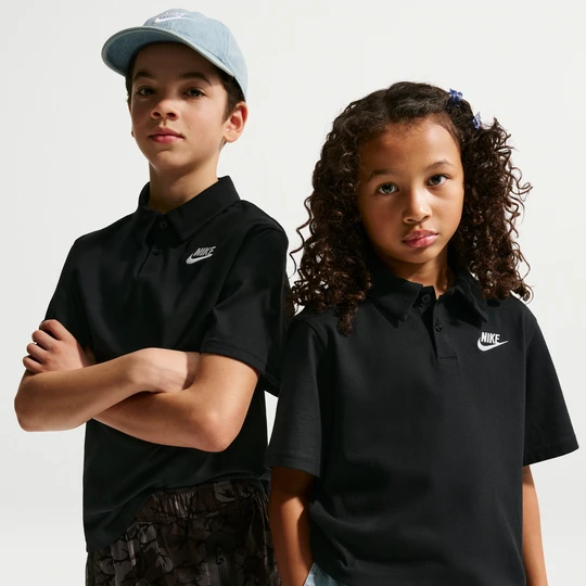 Zdjęcie produktu Dzianinowa koszulka polo z krótkim rękawem dla dużych dzieci Nike Club - Czerń