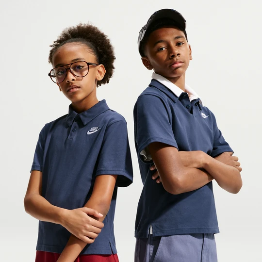Zdjęcie produktu Dzianinowa koszulka polo z krótkim rękawem dla dużych dzieci Nike Club - Niebieski